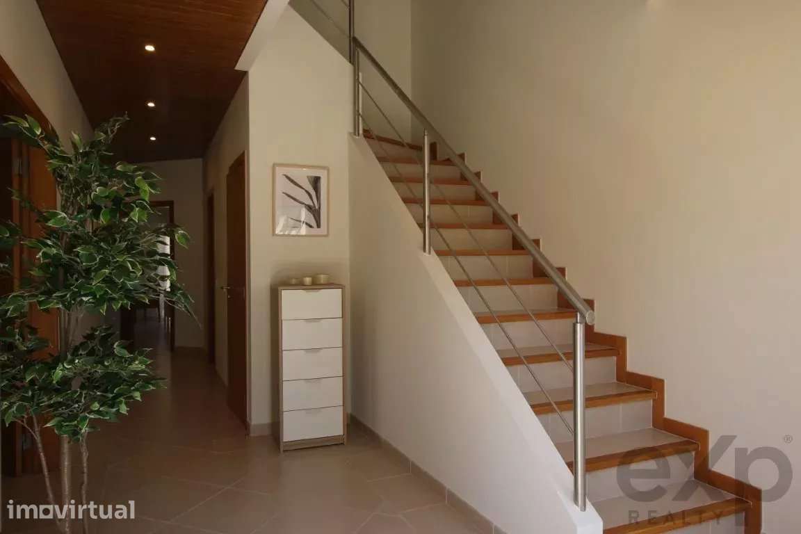 Vende-se moradia T4, em Condomínio Fechado - Grande imagem: 2/36