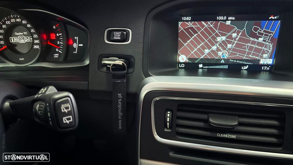 Volvo V60 Cross Country 2.0 D3 Momentum - 26