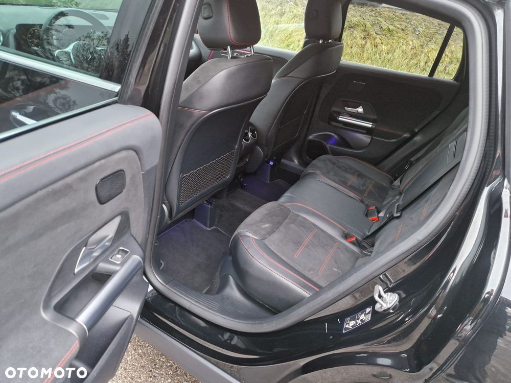 Mercedes-Benz GLA - 12