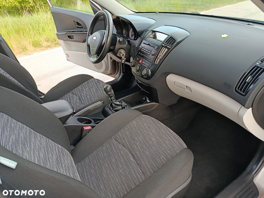 Kia Ceed 1.4 CVVT LX Basis - 27