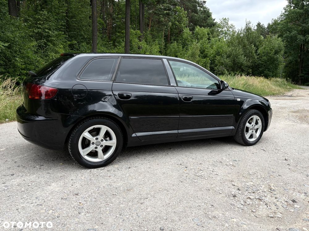 Audi A3 Sportback 1.6 Ambiente - 4