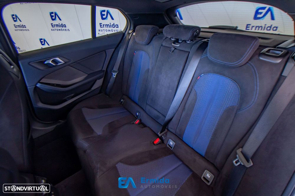 BMW 118 i Pack Desportivo M Auto - 27