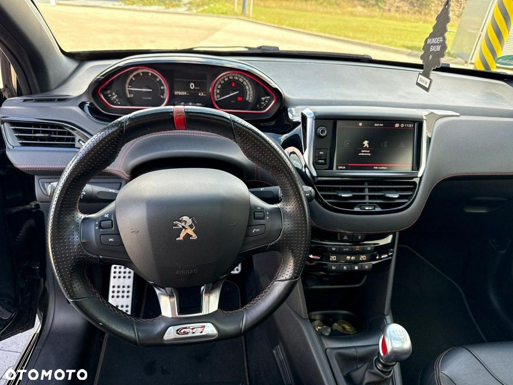 Peugeot 208 - 18