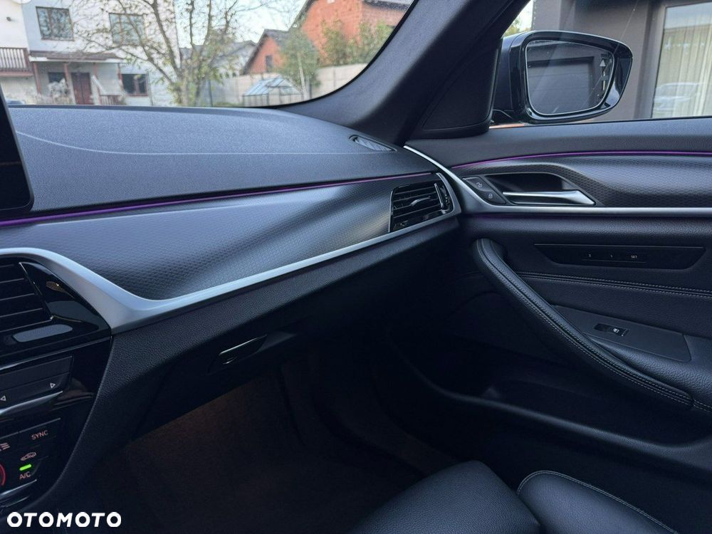 BMW Seria 5 530d xDrive M Sport Edition - 11