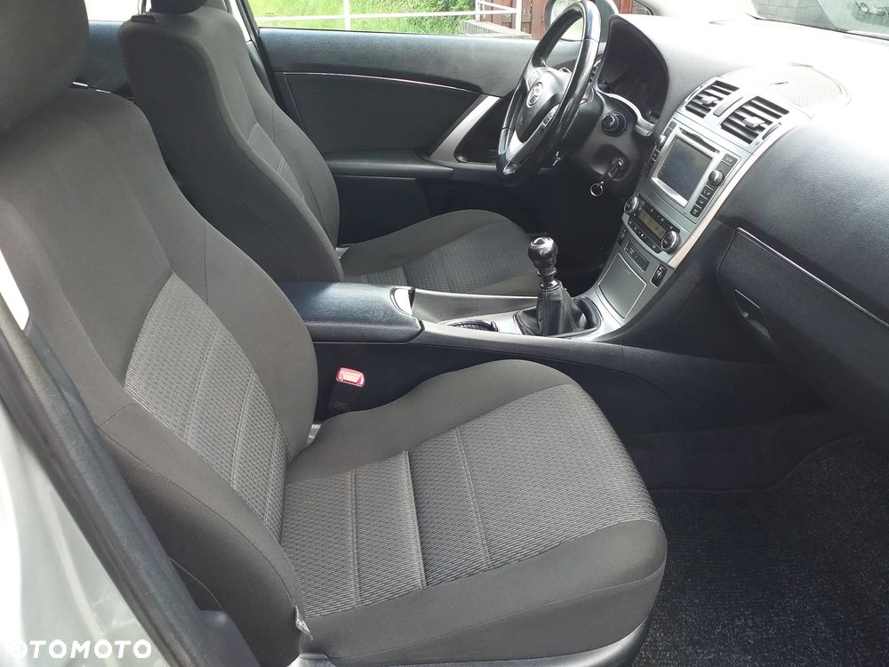 Toyota Avensis 1.8 Sol plus NAVI - 21