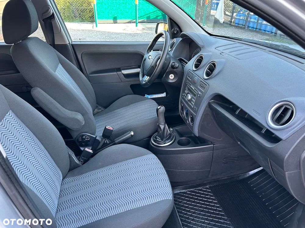 Ford Fusion 1.6 + - 10