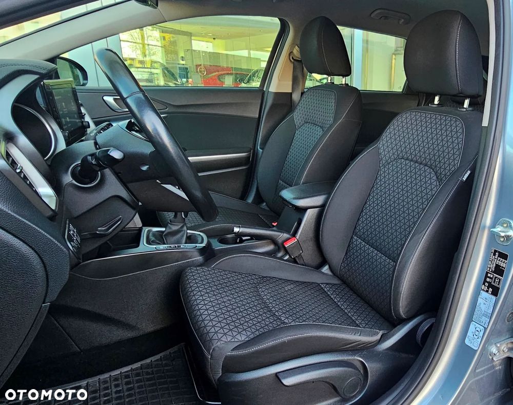 Kia Ceed ver-1-6-crdi-mhev-m - 10