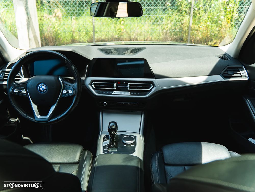 BMW 330 e Line Sport Auto - 27