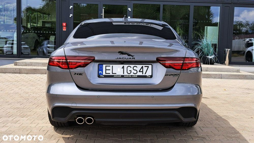 Jaguar XE - 6