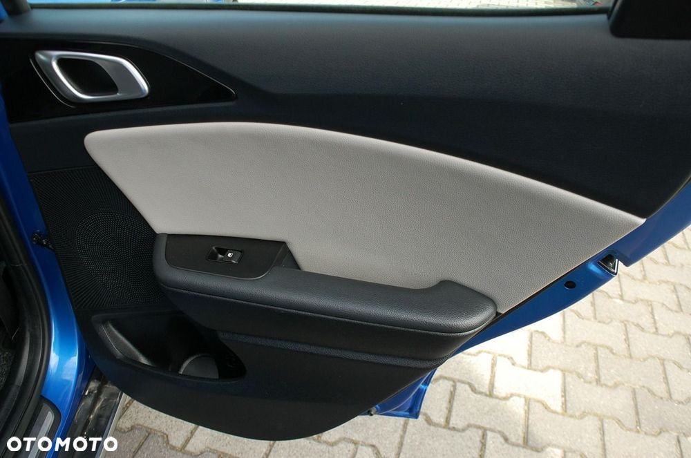 Kia XCeed - 31