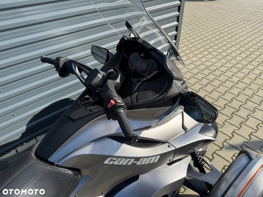 Can-Am Spyder - 13
