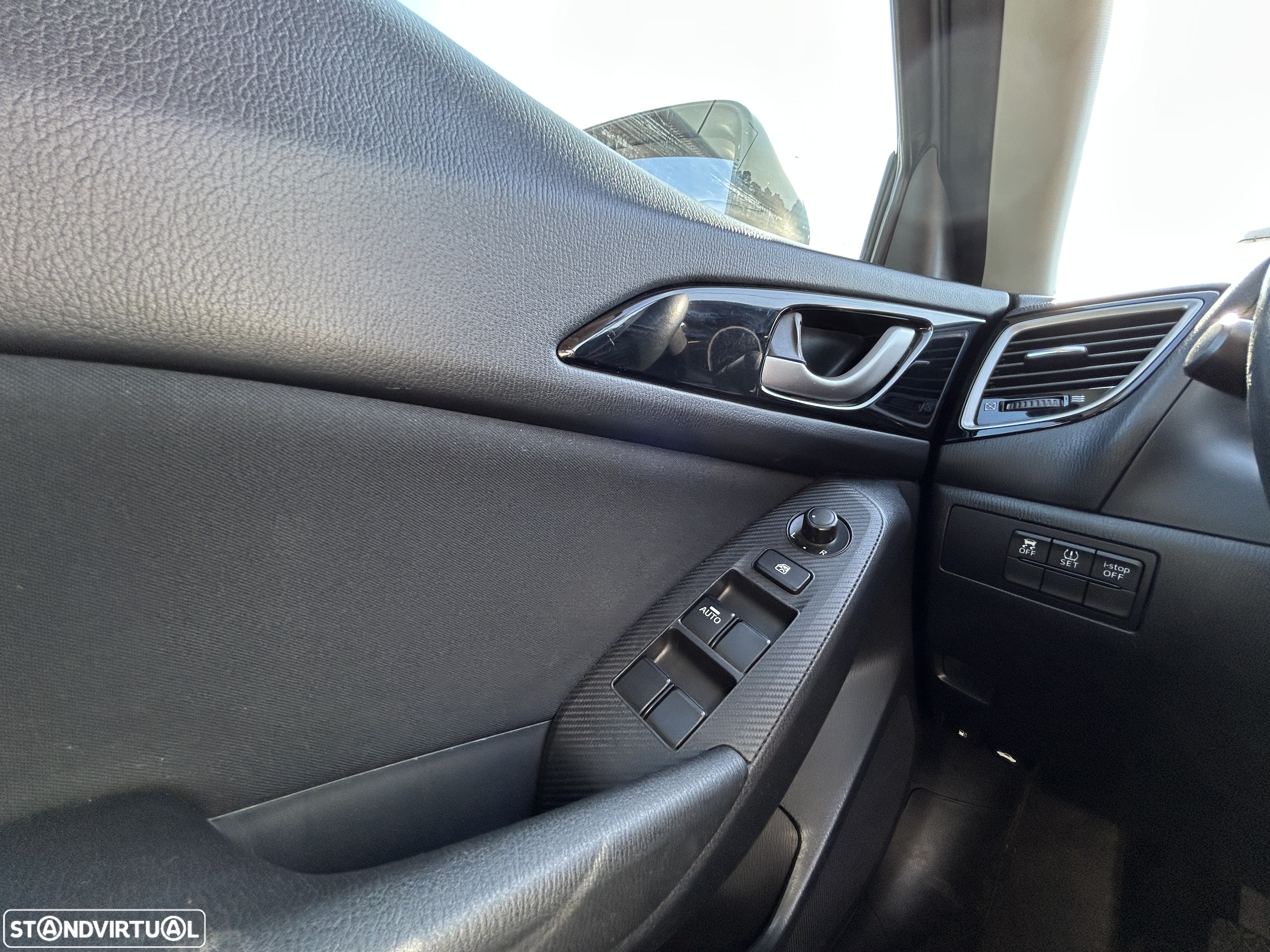 Mazda 3 1.5 Sky-G Evolve HS Navi - 29