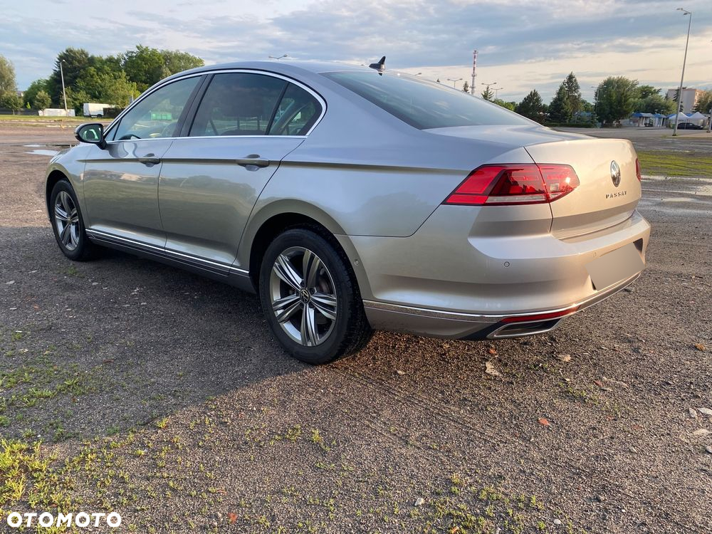 Volkswagen Passat 2.0 TDI SCR Elegance DSG - 5