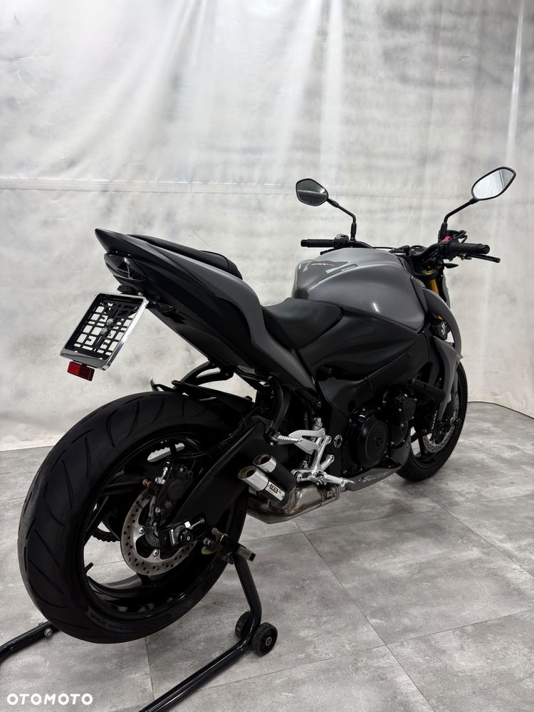 Suzuki GSX 1000 - 26