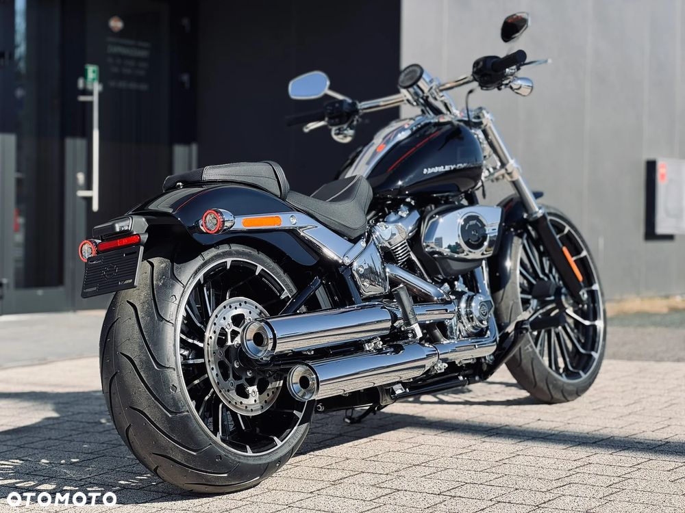 Harley-Davidson Softail Breakout - 4
