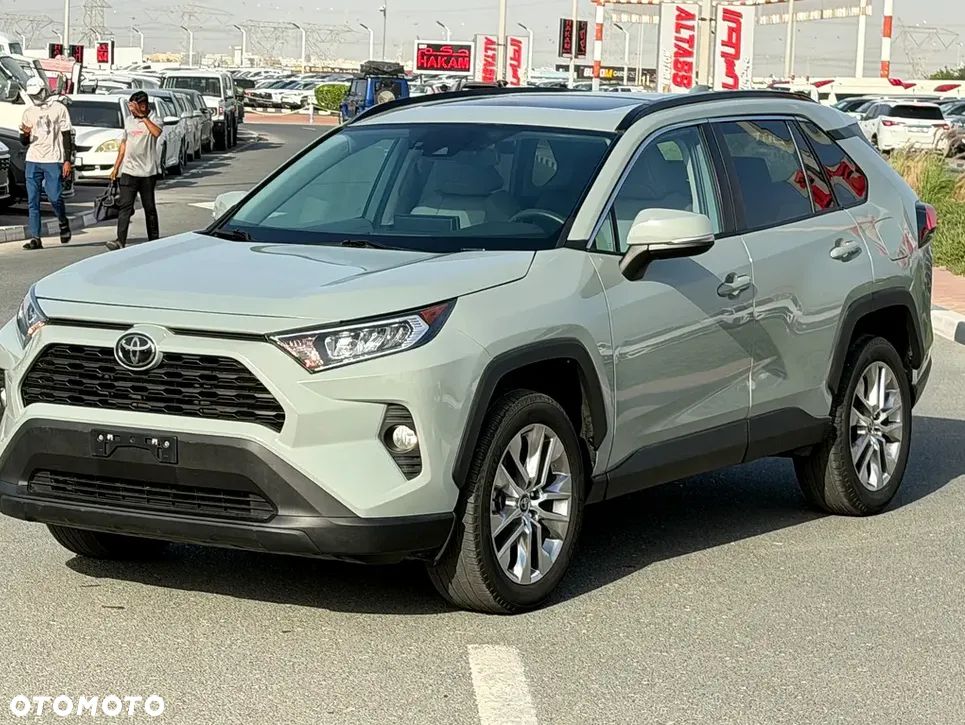 Toyota RAV4 - 1