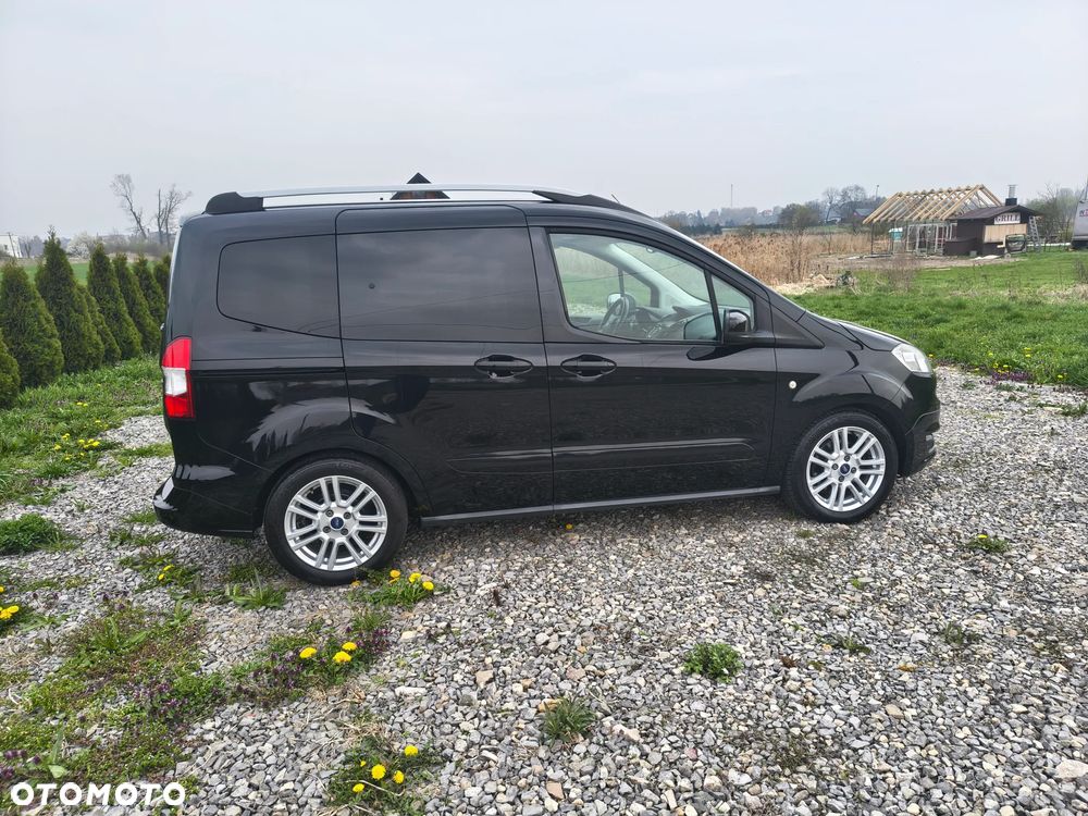 Ford Tourneo Courier 1.0 EcoBoost S&S Titanium - 4