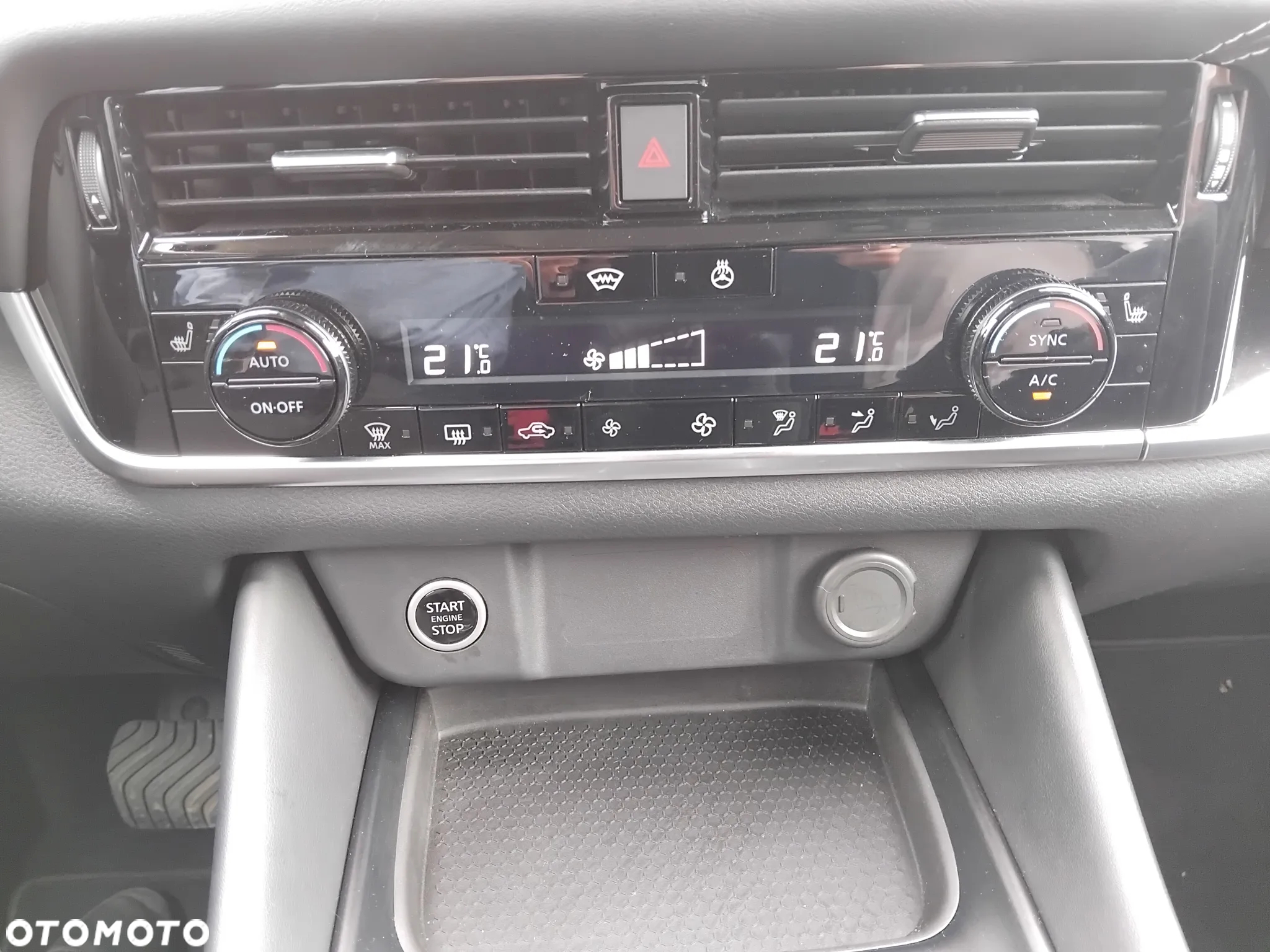 Nissan Qashqai 1.3 DIG-T mHEV N-Connecta Xtronic - 10
