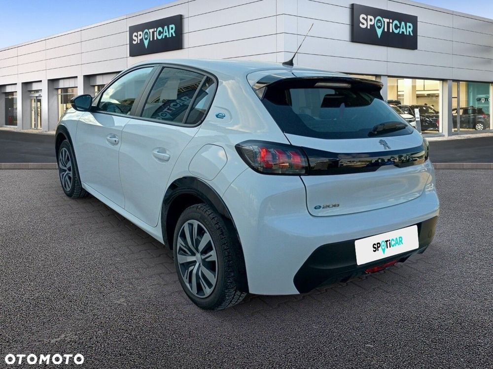 Peugeot 208 - 8