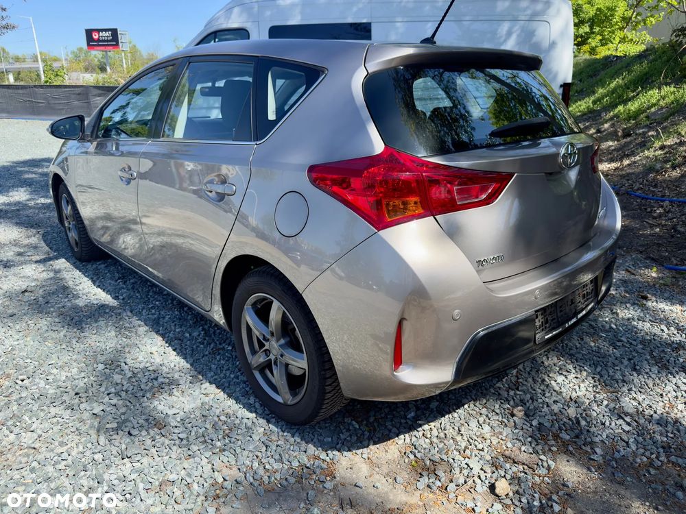 Toyota Auris 1.6 Valvematic Executive - 6