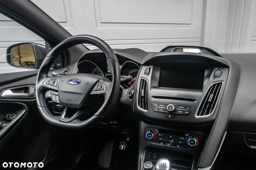 Ford Focus - 32