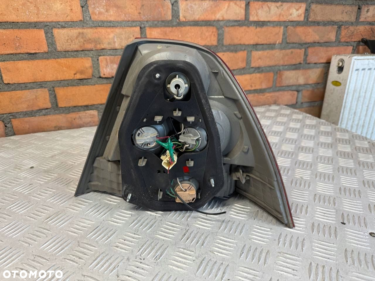LAMPA LEWA TYLNA TOYOTA COROLLA E12 SEDAN - 3
