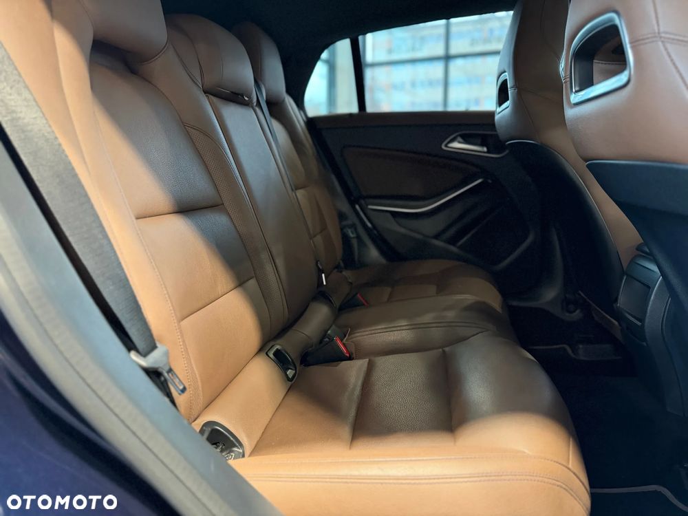 Mercedes-Benz CLA Shooting Brake 180 d 7G-DCT AMG Line - 16