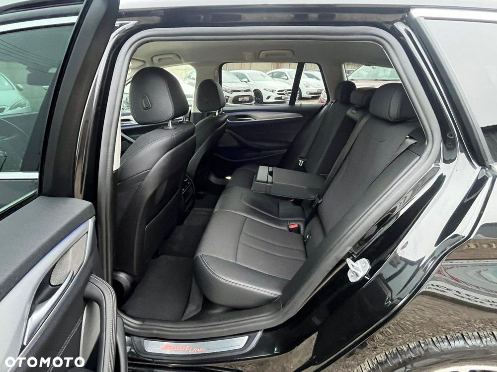 BMW Seria 5 530i xDrive GPF Sport Line sport - 9