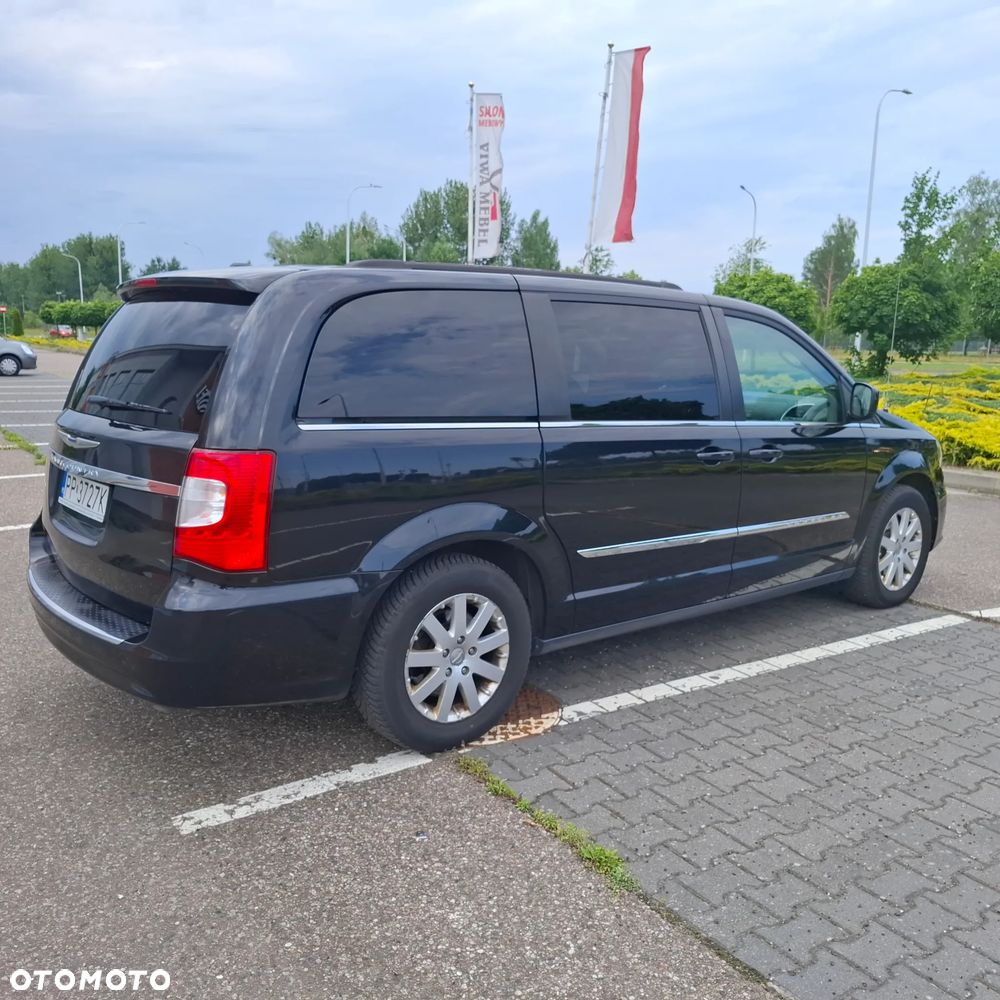 Chrysler Town & Country - 5