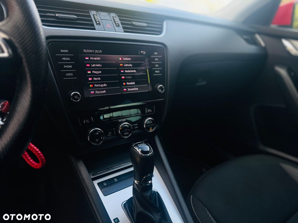Skoda Octavia Combi 1.6 TDI DSG Premium Edition - 25