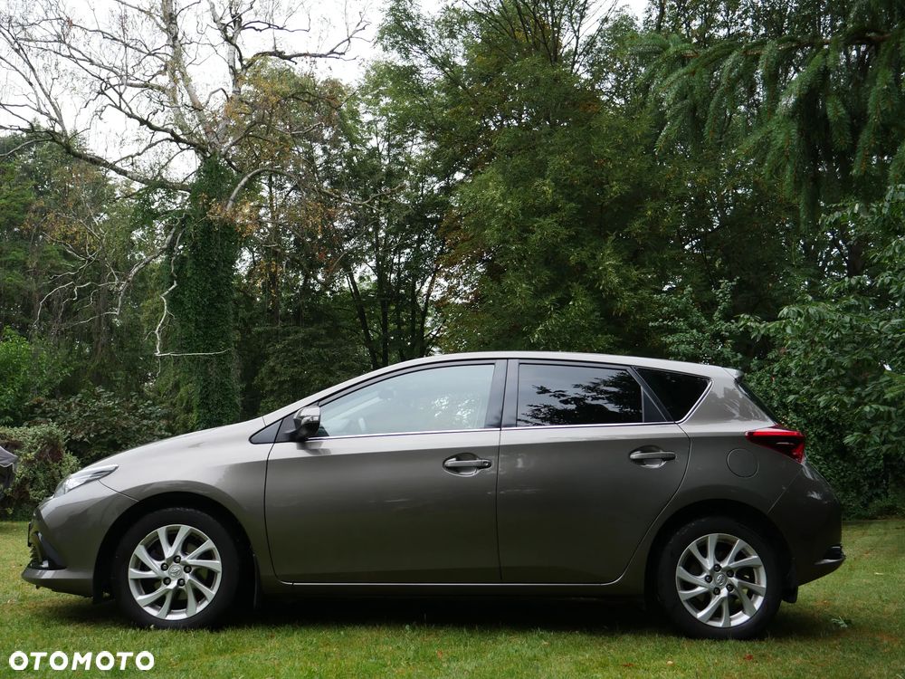 Toyota Auris 1.6 Premium - 3