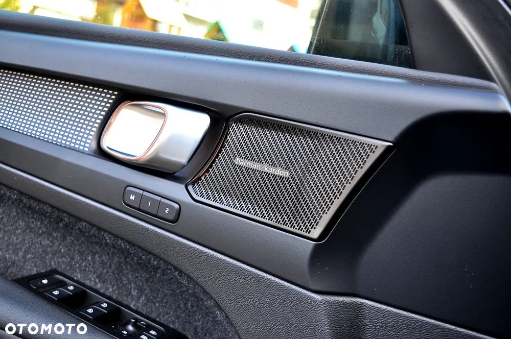 Volvo XC 40 T3 R-Design - 28