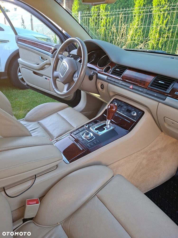 Audi A8 4.2 Quattro - 10