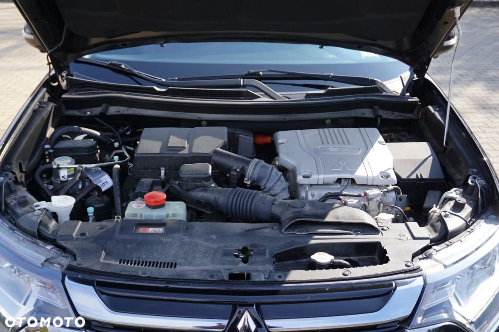 Mitsubishi Outlander 2.0 4WD Plus - 19