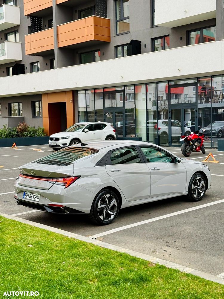 Hyundai Elantra - 4