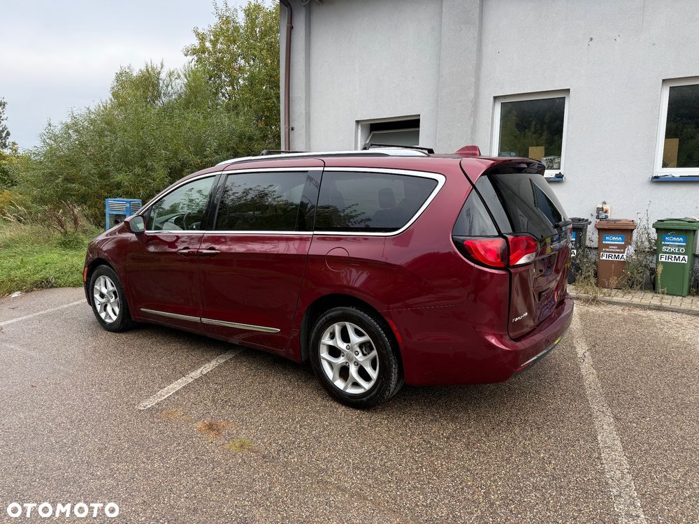 Chrysler Pacifica - 2