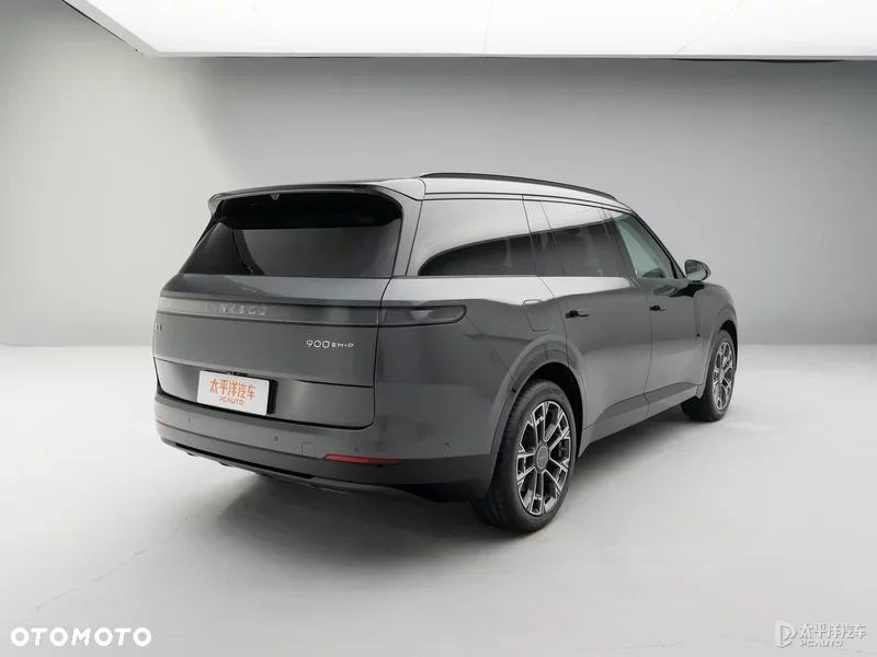 Lynk & Co 900 - 3