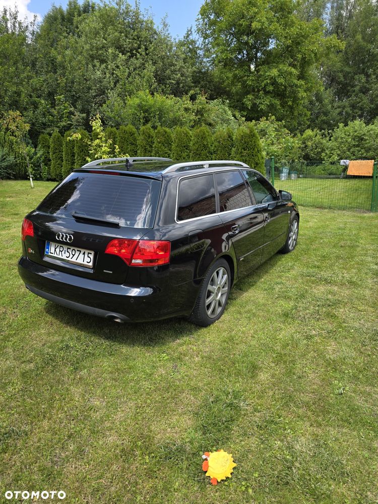 Audi A4 Limousine - 4