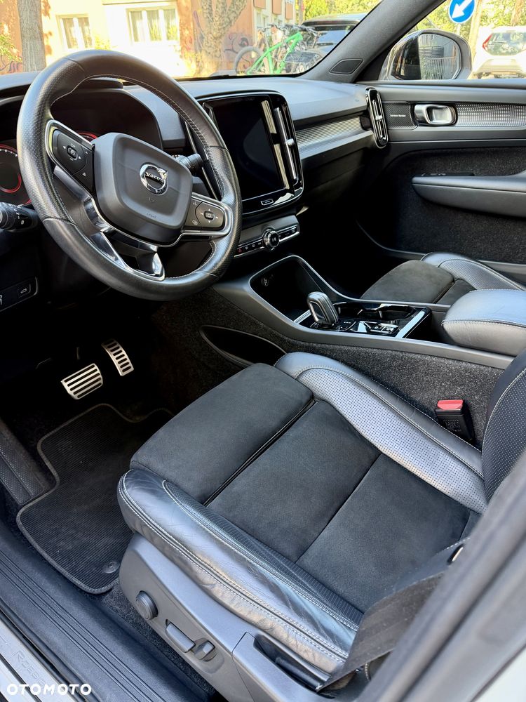Volvo XC 40 D4 AWD R-Design - 28
