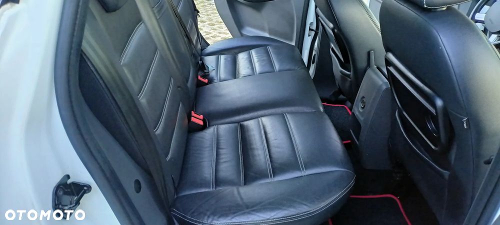 Ford Kuga 2.0 TDCi 2x4 Titanium - 31