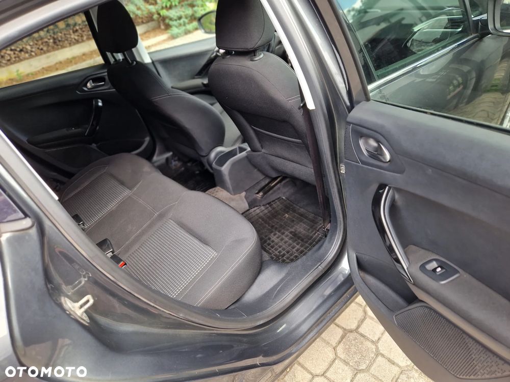 Peugeot 208 1.2 PureTech Style - 12