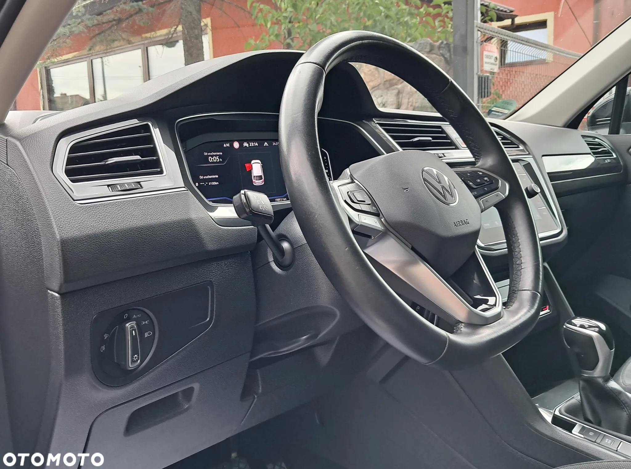 Volkswagen Tiguan 2.0 TDI SCR 4MOTION DSG Elegance - 28
