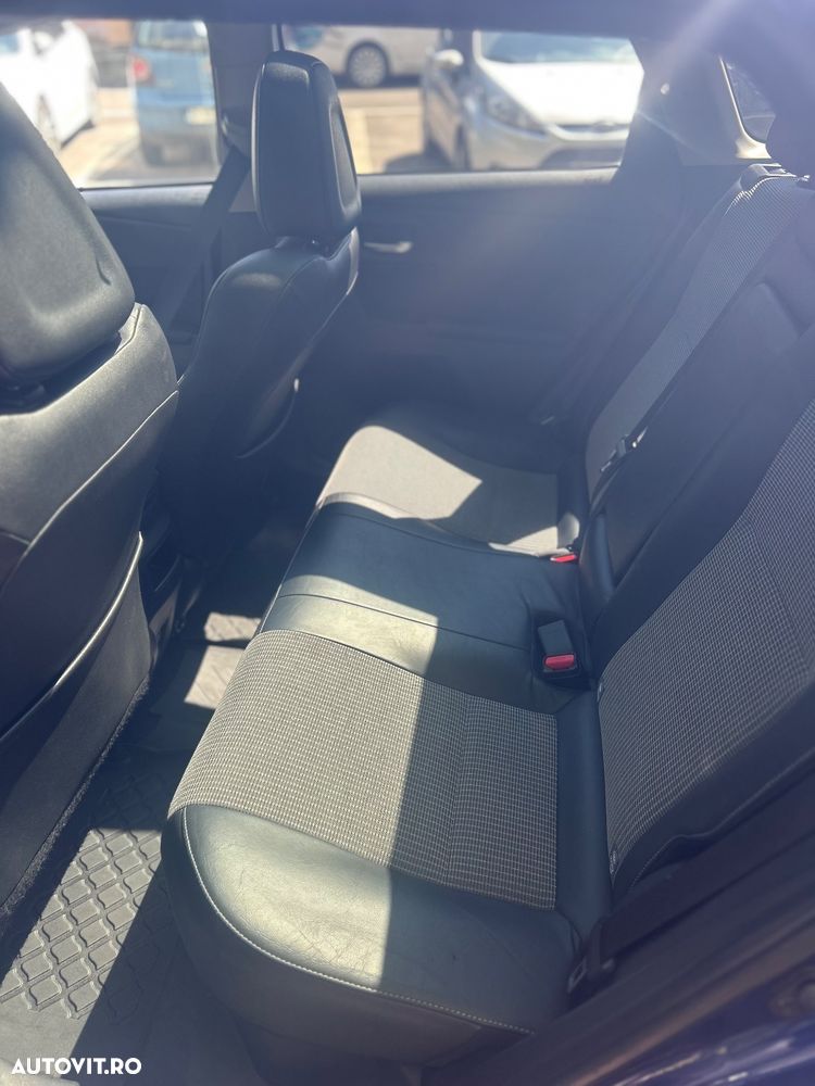 Toyota Auris 1.8 L VVT-i HSD Sol + - 9
