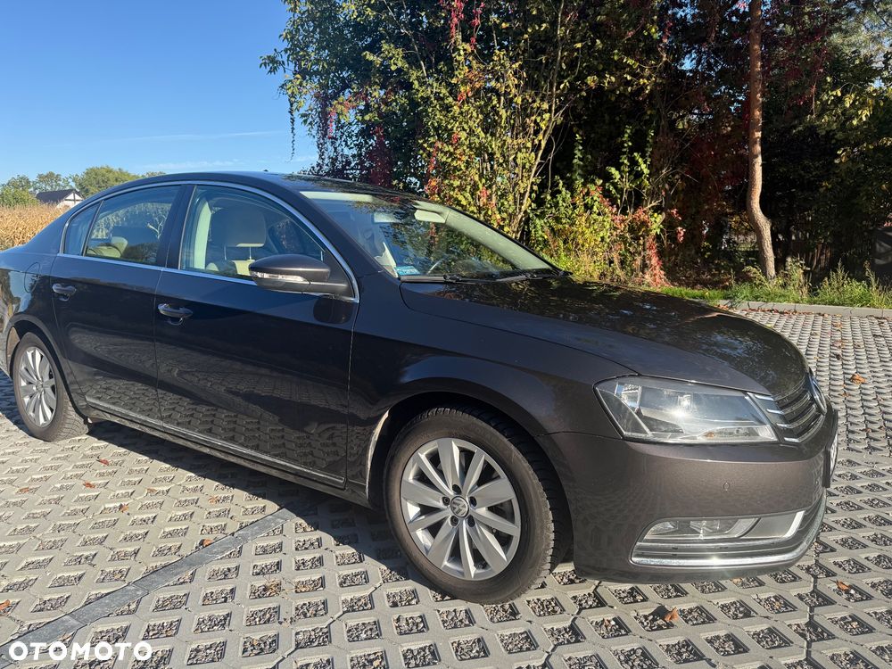 Volkswagen Passat - 4