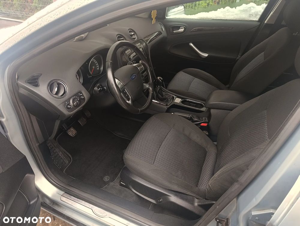 Ford Mondeo 2.0 Ghia Executive - 12