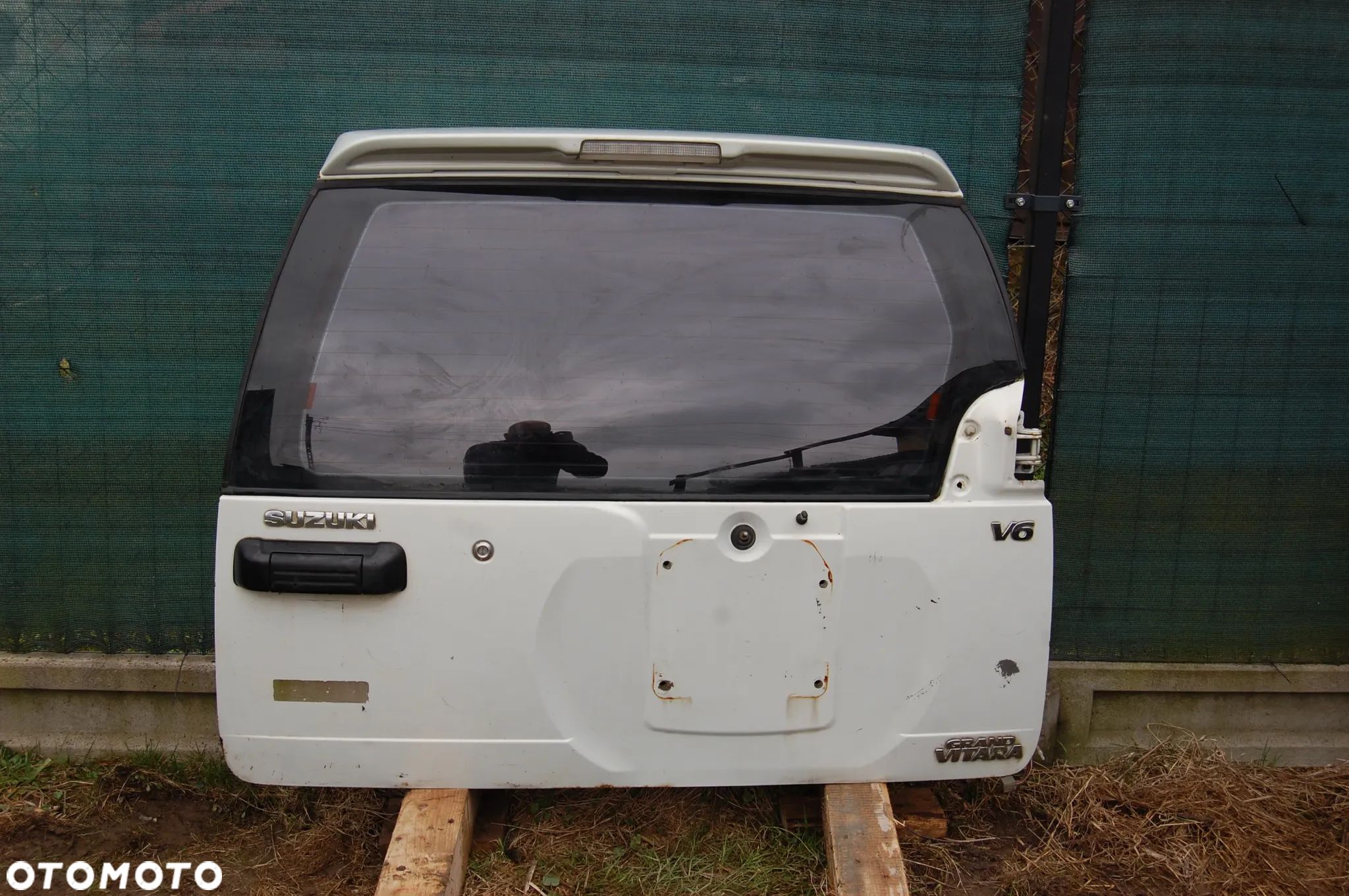 SUZUKI GRAND VITARA 98-05 - Klapa bagażnika z szybą spoiler. - 1