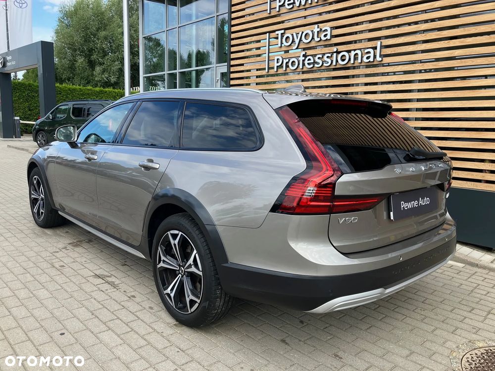 Volvo V90 Cross Country B5 D AWD Momentum Pro - 4