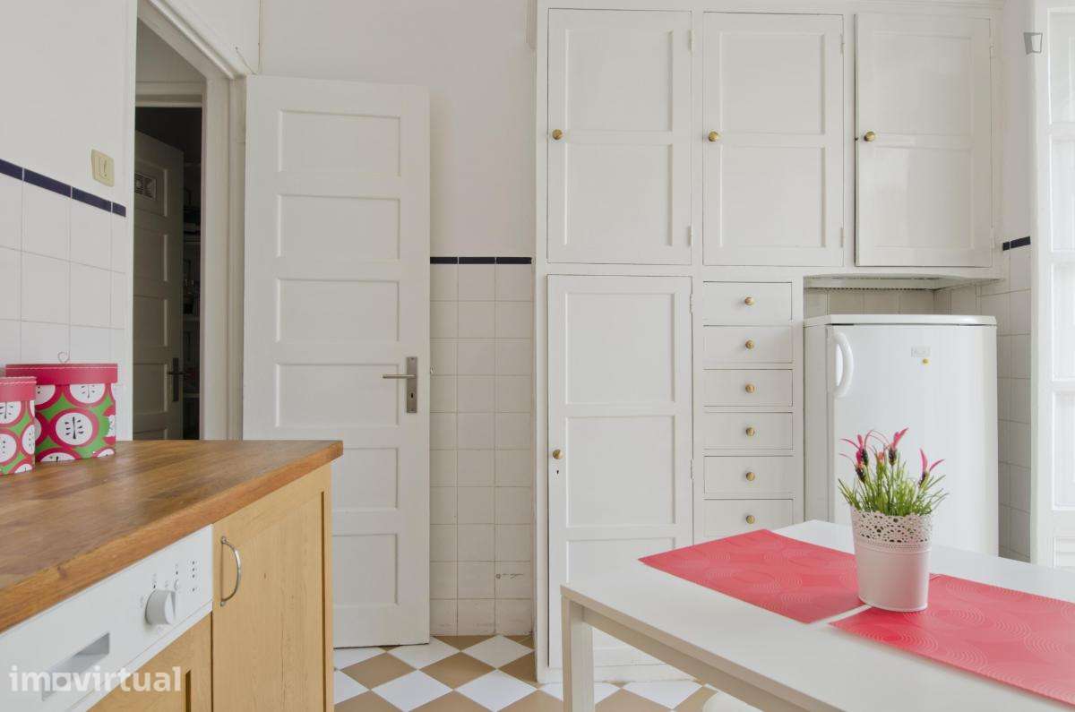 Quarto - localizado em Alameda Lisbon - Grande imagem: 3/14