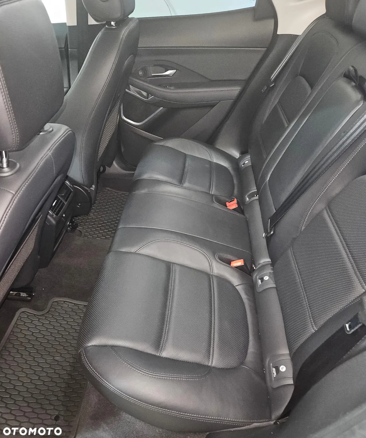 Jaguar E-Pace P250 AWD - 13