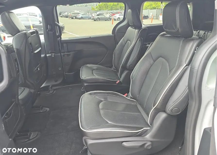 Chrysler Pacifica - 11